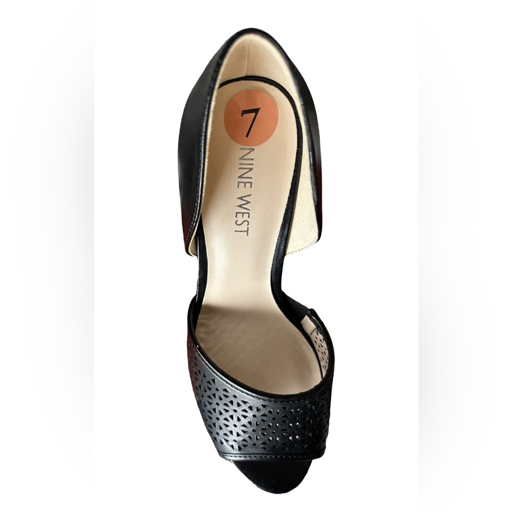 Nine West Woman’s 7 Black Peep Toe Heels With Cutout Detailing - Picture 4 of 6
